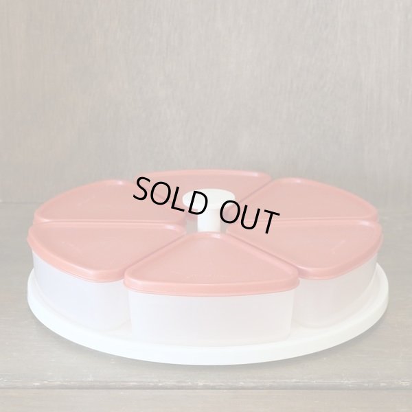 画像2: タッパーウェア　L-17　カルーセル　ターンテーブル付き　三角形保存容器　6つセット　赤蓋　未使用品（こ2579）