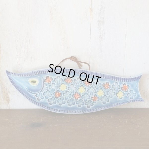 画像2: 魚の壁掛け　陶器製　花柄　ブルー　ユーズド品