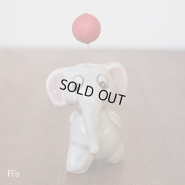 画像2: Lovely　Elephant　風船を持ったゾウの置物　陶器の象　ユーズド品（店4468）