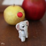 Lovely　Elephant　風船を持ったゾウの置物　陶器の象　ユーズド品（店4468）