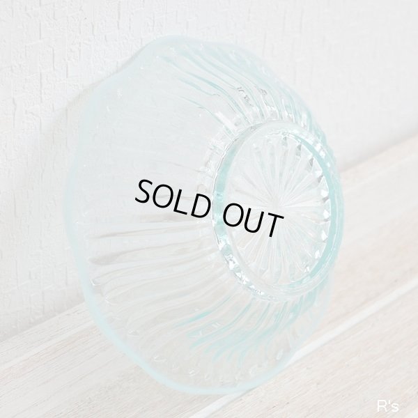 画像4: アンティーク　ガラスボウル　花型　水色（く5474）