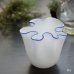 画像1: レトロ　ガラス　フラワーベース/花瓶　ウェーブ　ホワイト　ユーズド品 （店5948） (1)
