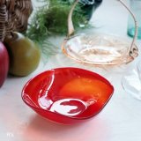 レトロ　13ｃｍ　ガラスプレート　赤×白　未使用品（セ711）