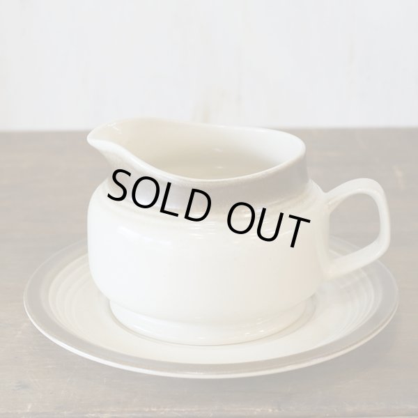 画像2: Wallace Heritage　ソースポット/グレイビーボート　サンドベージュ　受け皿付き　未使用品（む2821）