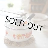画像: レトロ　ホーロー　片手鍋　15ｃｍ　オレンジ系　花柄　未使用品（店4172）