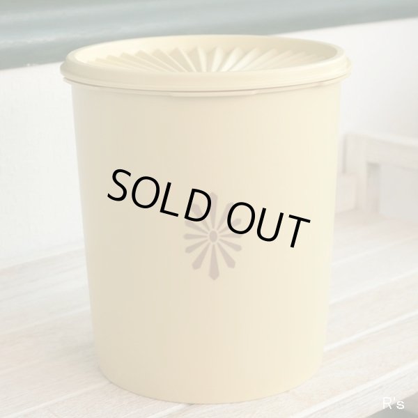 画像2: タッパーウェア　デコレーター小　2,750ｍｌ　イエロー　柄付　未使用品(冷2051）