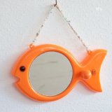 画像: レトロ　魚型ミラー　壁掛け鏡　オレンジ（箱13　2846）