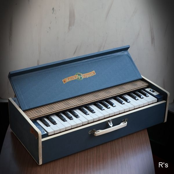 画像1: Lovely　Organ　ラブリーオルガン　レトロ　携帯型オルガン　ブルー　ヴィンテージ品