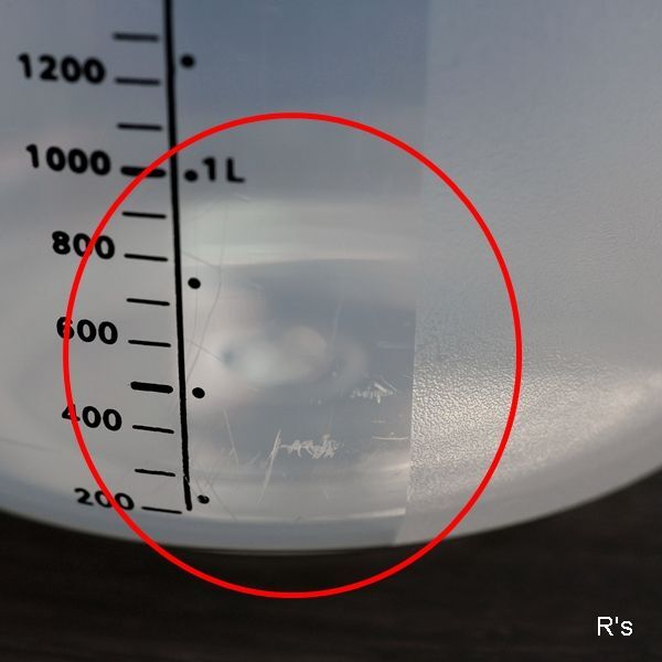 タッパーウェア メジャーカップ 蓋付き計量カップ 2L 白 ユーズド品（冷1328） - リユースショップ R's