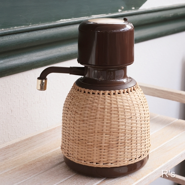 画像2: タイガー魔法瓶　籐タップポット　PNK-A100　ブラウン　1.01L　未使用品　取扱説明書付き（ニ6212）