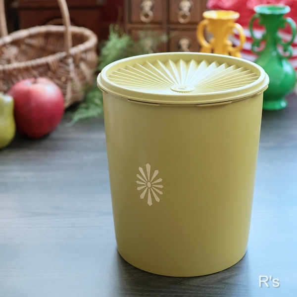 画像1: タッパーウェア　デコレーター　丸型保存容器　4,000ｍｌ　柄付き　オリーブグリーン　ユーズド品 (TP6246)